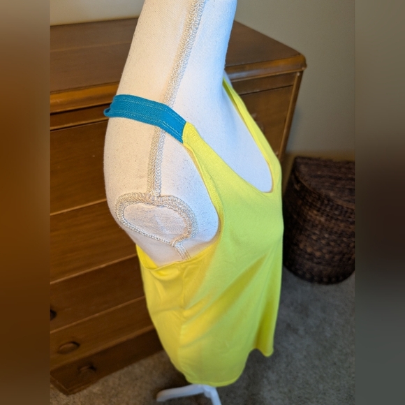 UnderArmour fluorescent braided running tank XL - Picture 7 of 10